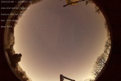 Feuerkugel/Bolide /helle Sternschnuppe (am Bildrand rechts oben) am 08.03.2024  um 22:46:57 MEZ (Foto: AllSky-Kamera der Sternwarte Hagen)