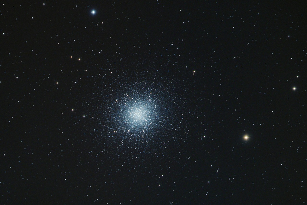 Kugelsternhaufen Messier 13 im Sternbild Herkules (Foto: Carsten Hume)
