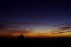Abendstimmung mit Mondsichel, Venus und Merkur (Foto: Peter Stolzen)