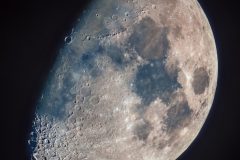 Mond kurz nach dem ersten Viertel (Foto: Norbert Mrozek)