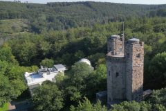 Eugen-Richter-Turm (vorne) und Sternwarte Hagen (Drohnen-Foto: Stefan Erbe)